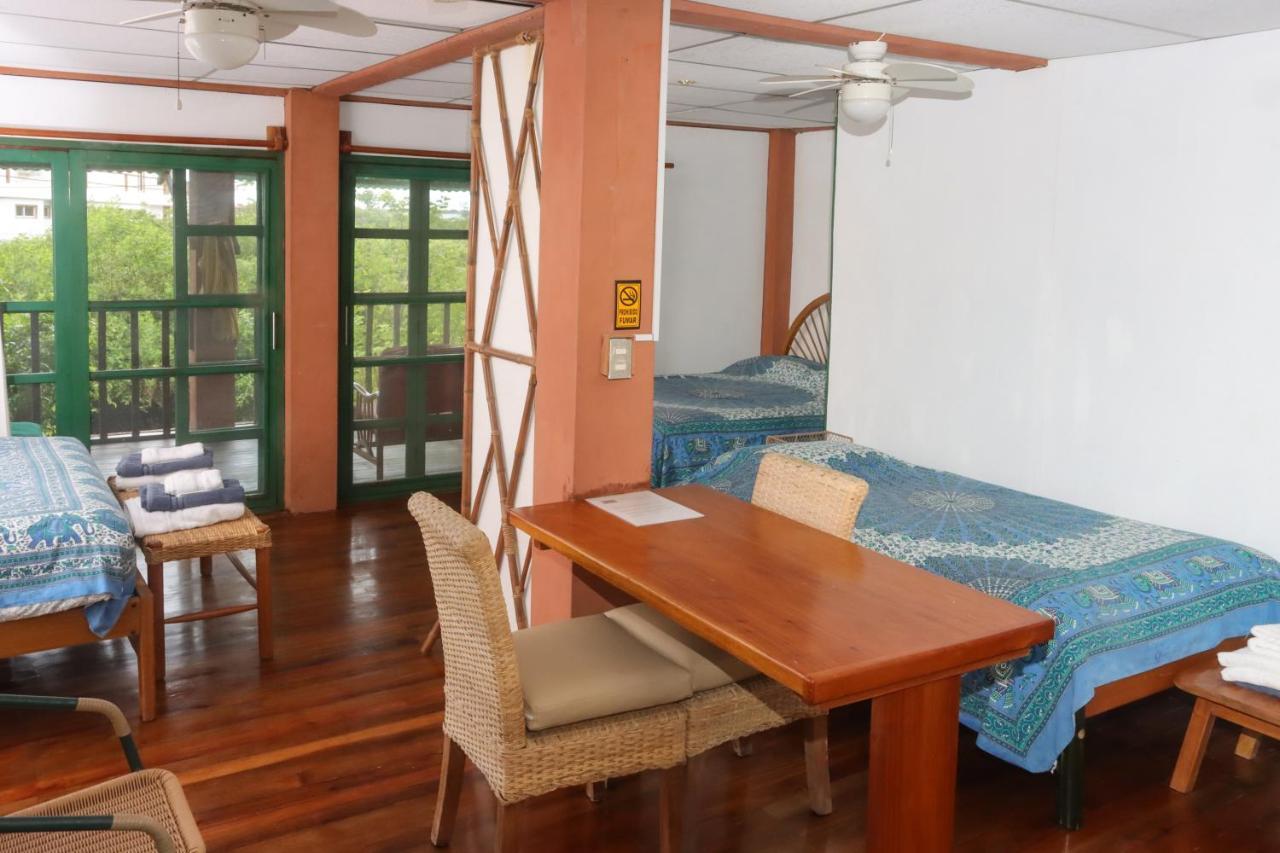 Galapagos Chalet プエルトアヨラ エクステリア 写真