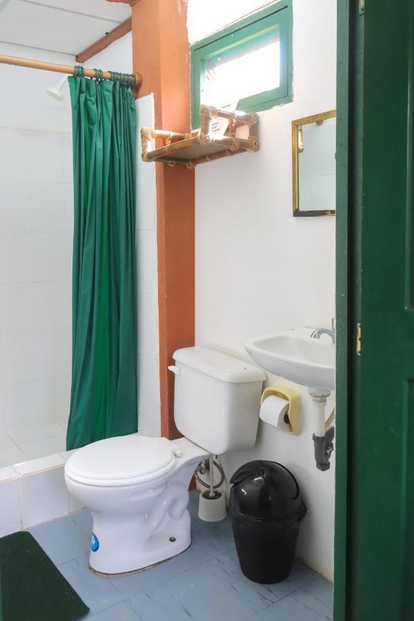 Galapagos Chalet プエルトアヨラ エクステリア 写真