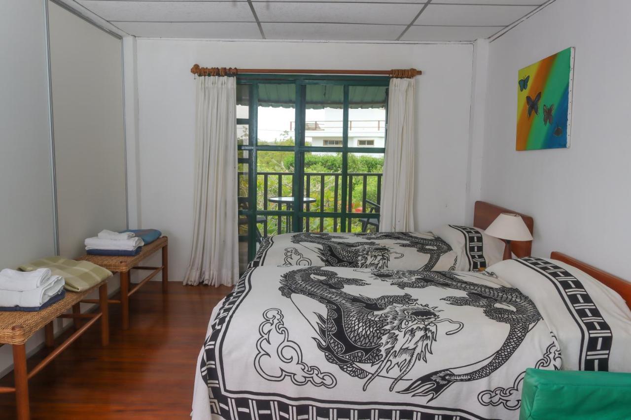 Galapagos Chalet プエルトアヨラ エクステリア 写真