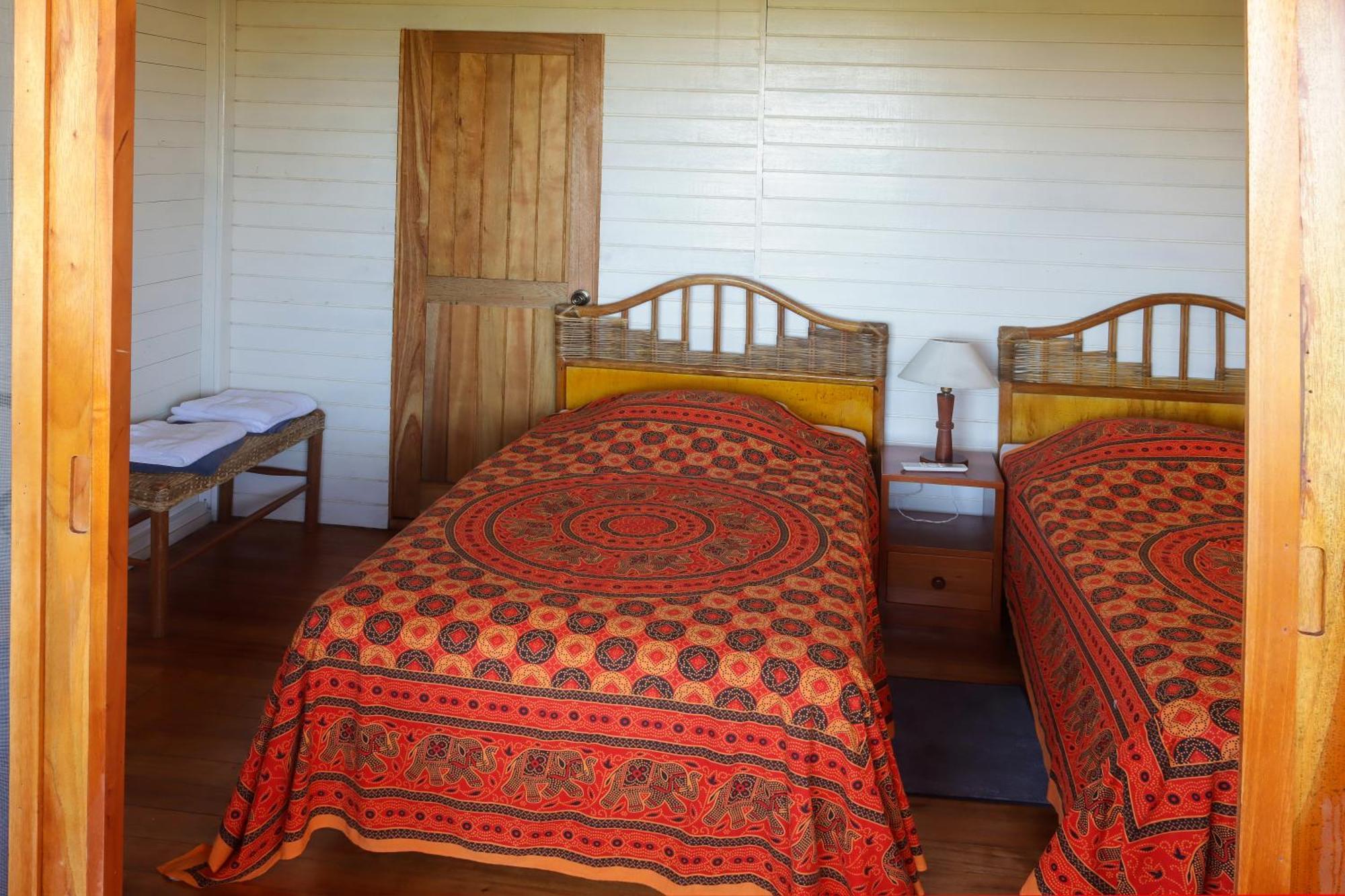 Galapagos Chalet プエルトアヨラ エクステリア 写真