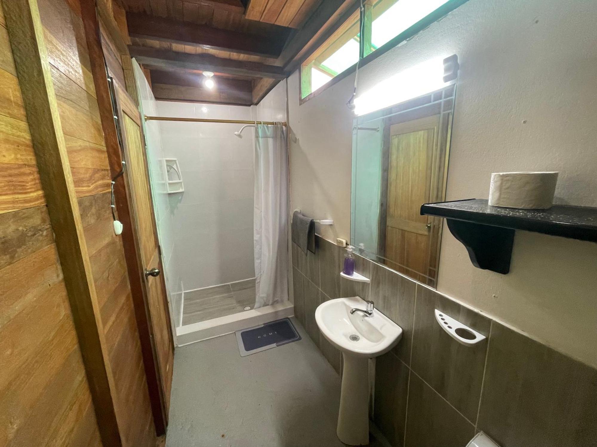 Galapagos Chalet プエルトアヨラ エクステリア 写真