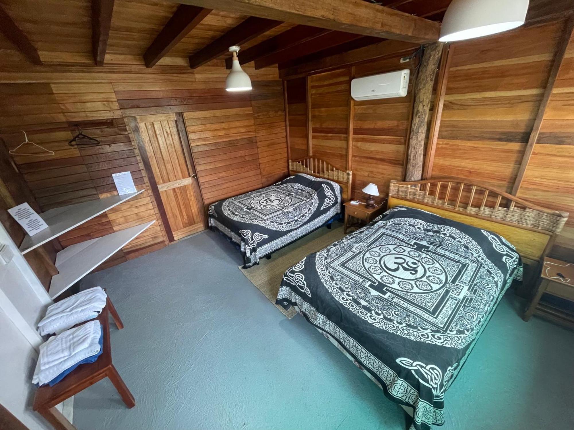 Galapagos Chalet プエルトアヨラ エクステリア 写真
