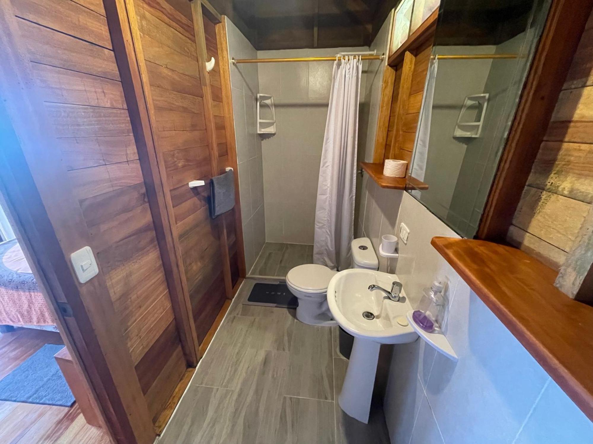 Galapagos Chalet プエルトアヨラ エクステリア 写真