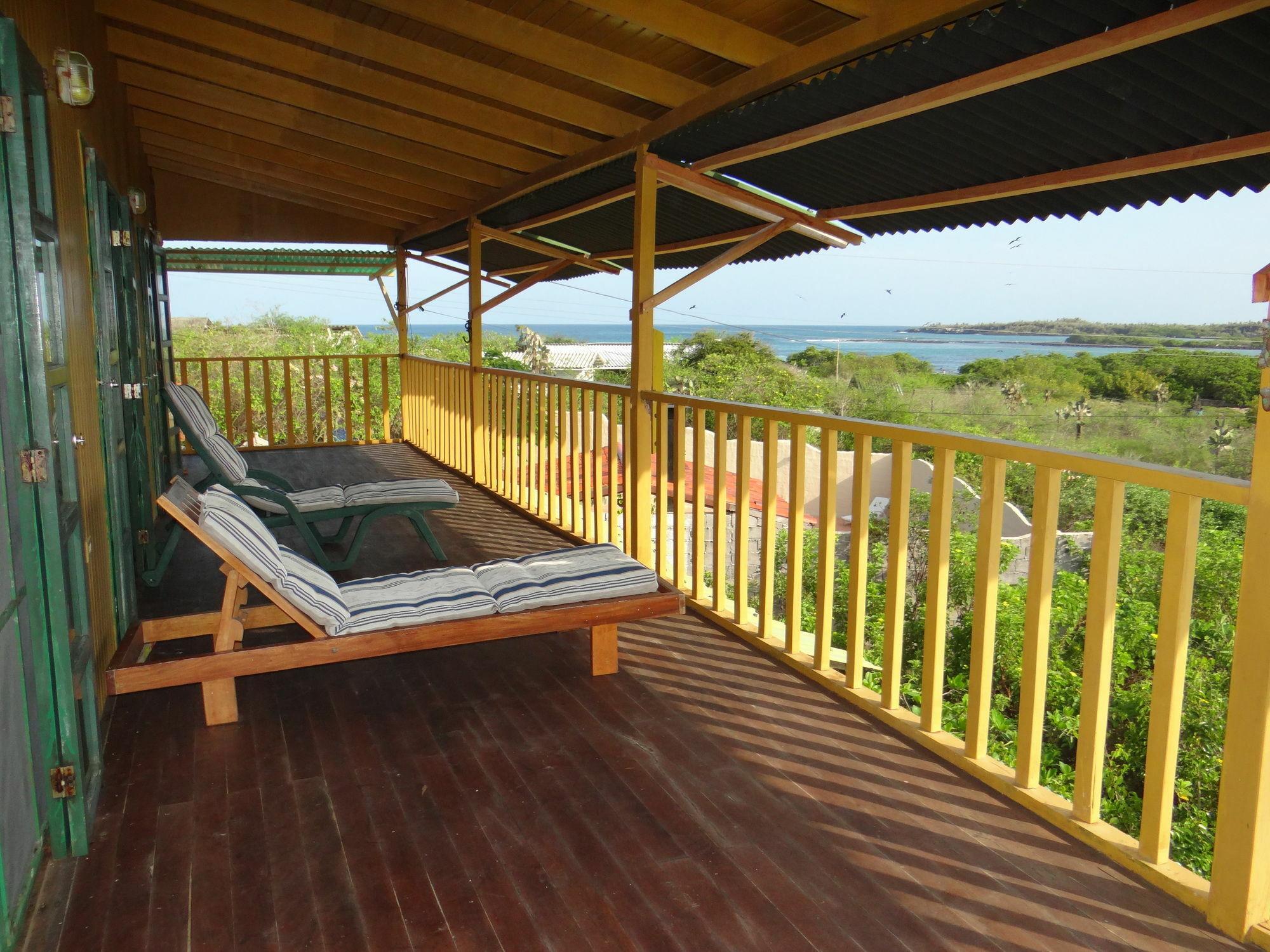 Galapagos Chalet プエルトアヨラ エクステリア 写真