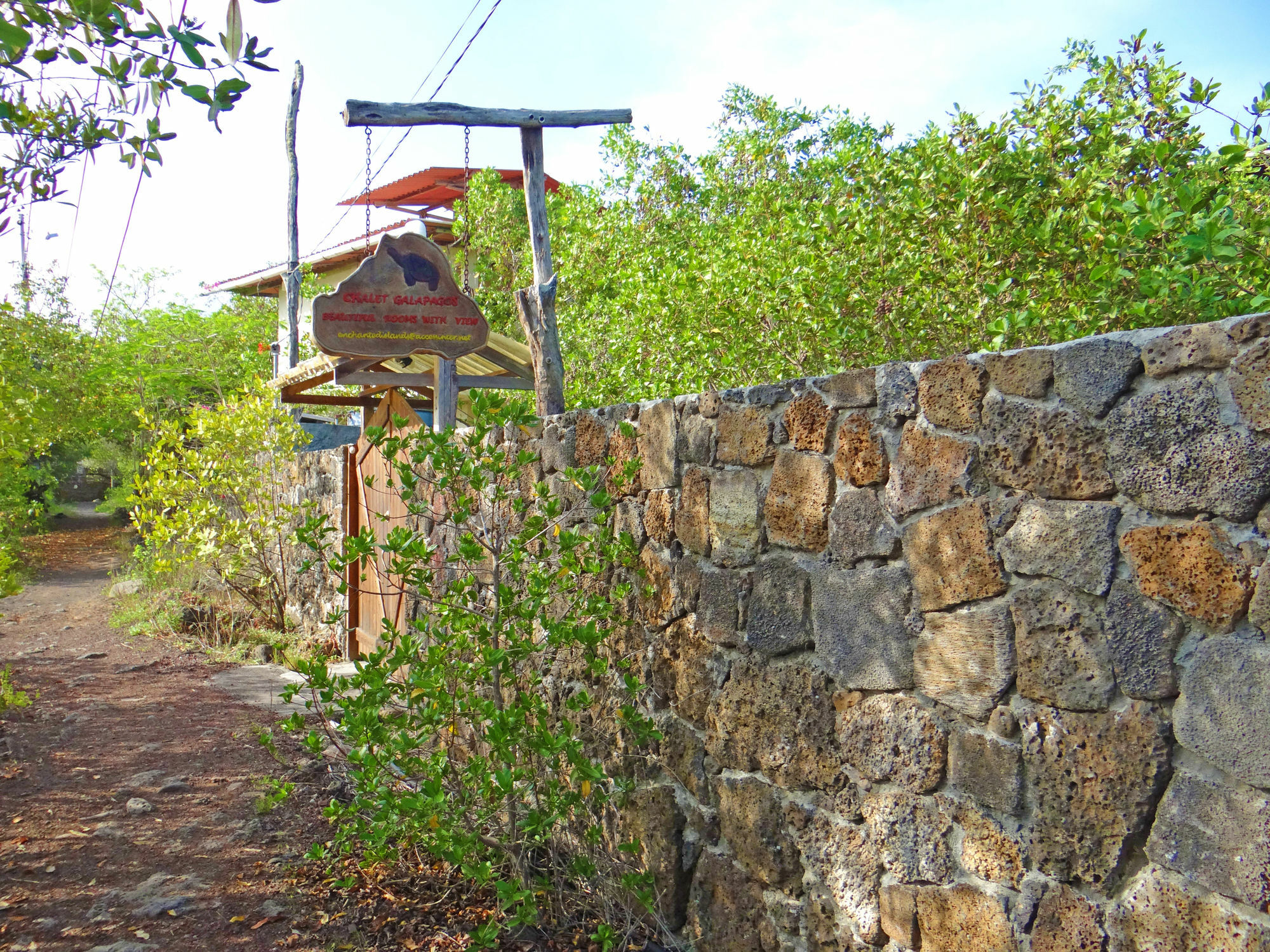 Galapagos Chalet プエルトアヨラ エクステリア 写真