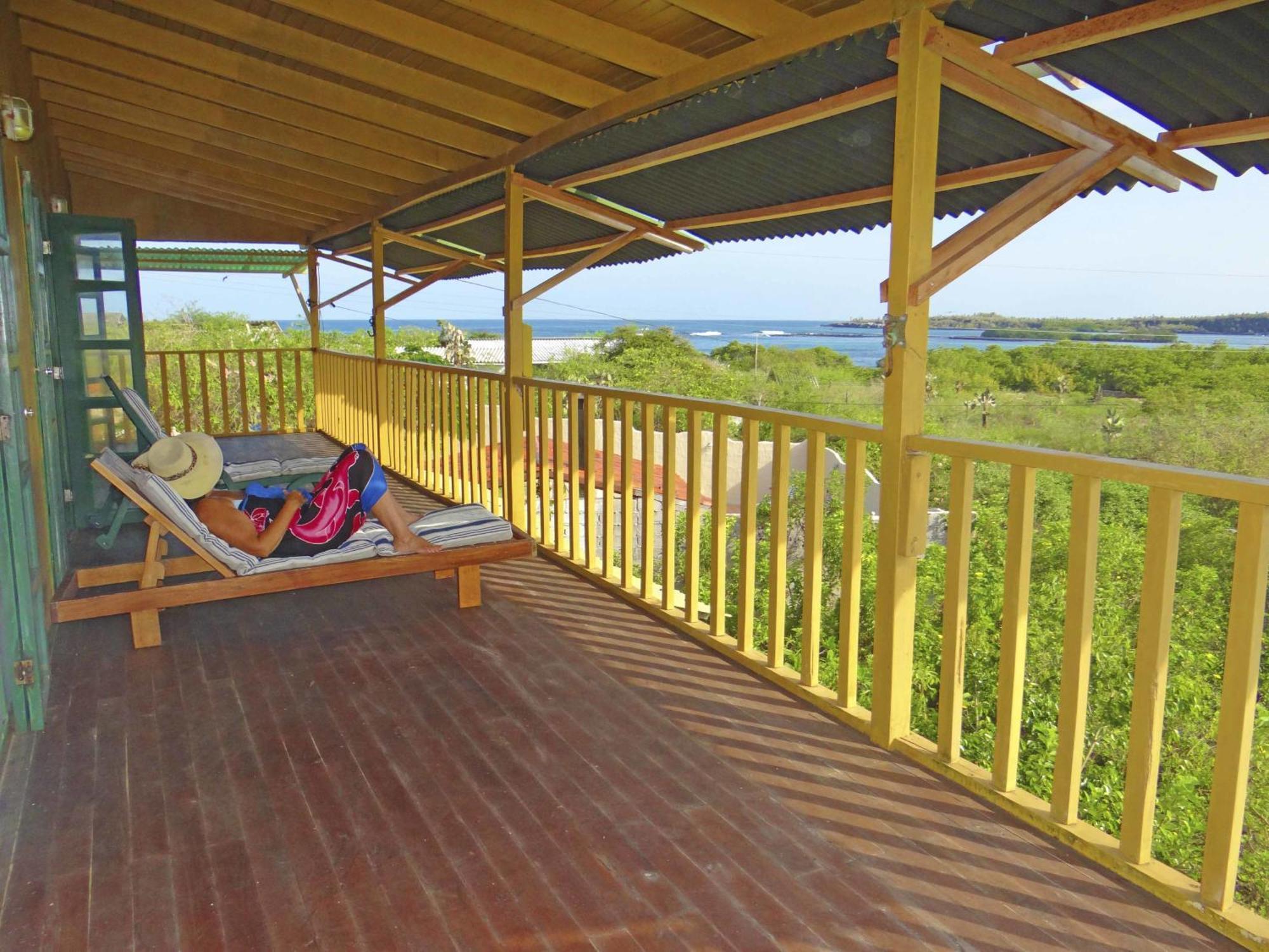 Galapagos Chalet プエルトアヨラ エクステリア 写真