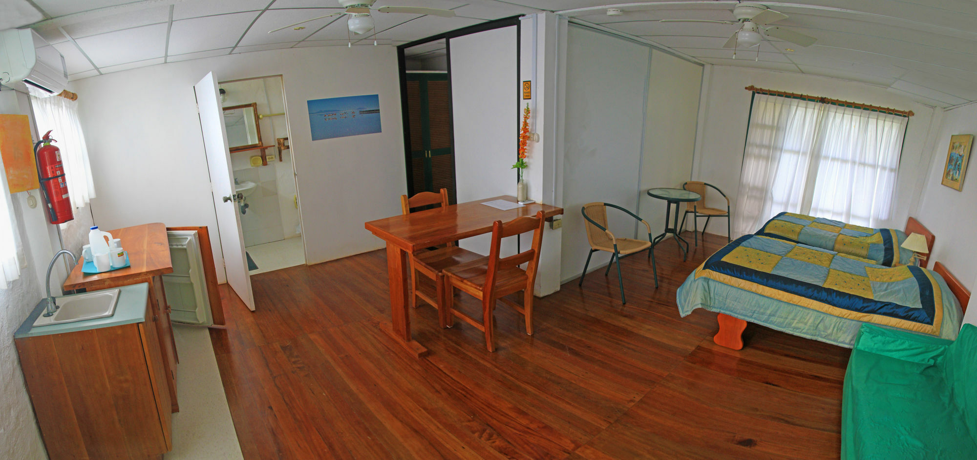 Galapagos Chalet プエルトアヨラ エクステリア 写真